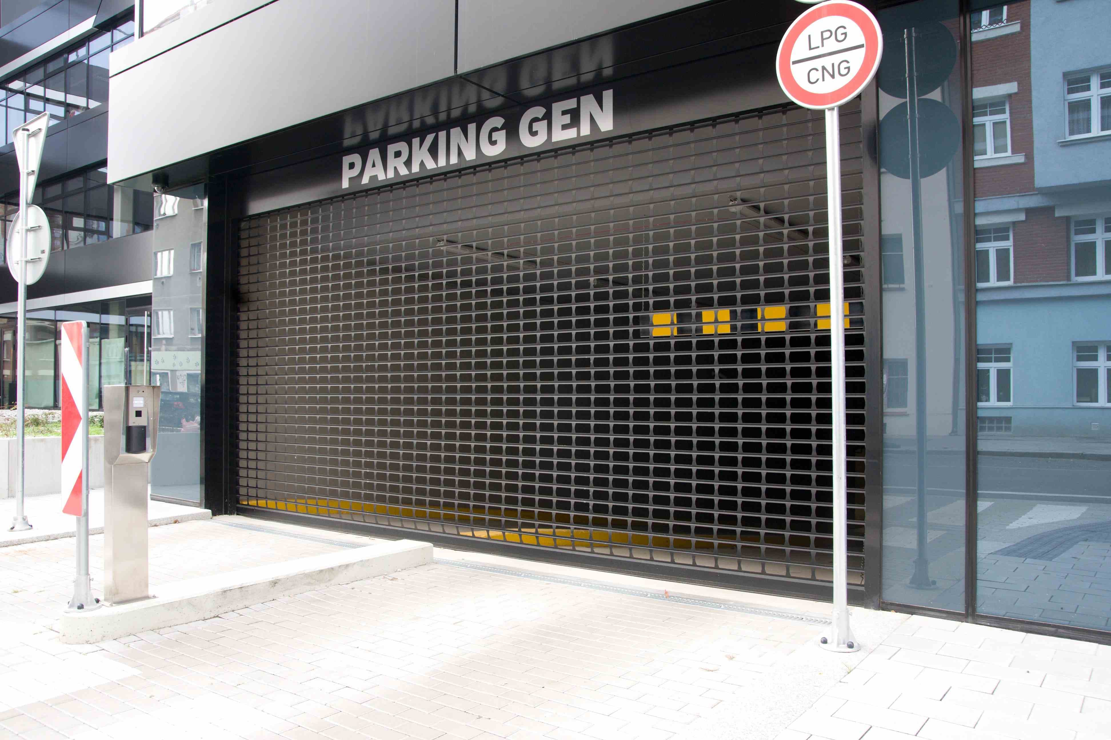 ALUMINIUM ROLLING GRILLES Rollup doors AVAPS EN